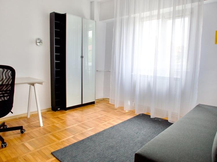 Apartament cu 3 camere decomandat, mobilat în Central