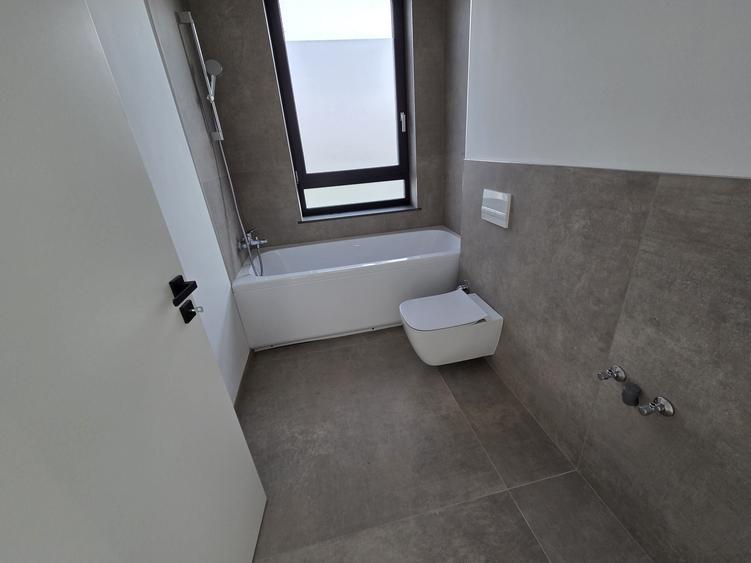 Apartament cu 2 camere semidecomandat în Dumbrăvița
