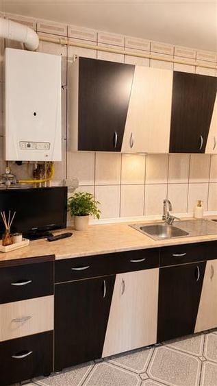 Apartament cu 3 camere decomandat în Florilor