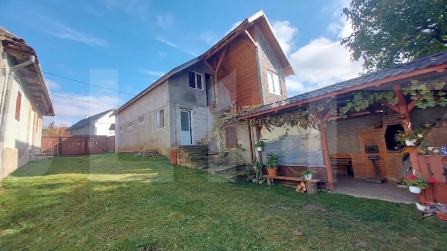 Casă individuală cu 6 camere cu Teren 986 Mp în Moacșa