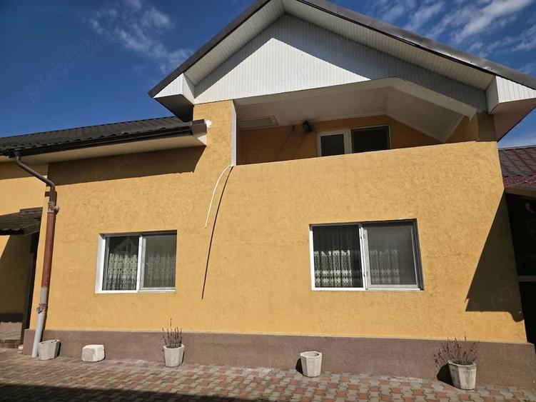 Casă cu 6 camere cu Teren 1200 Mp în Central
