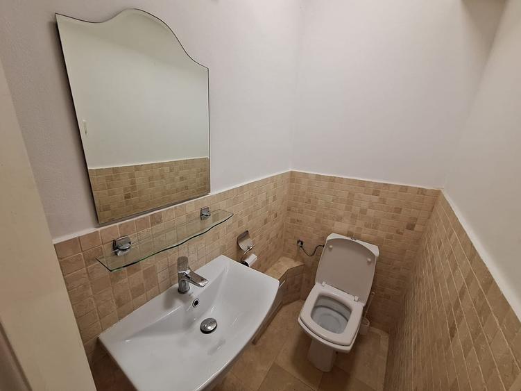 Birou, de 62 mp, în Central