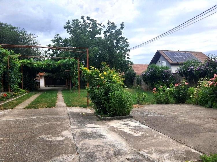 Casă individuală cu 4 camere cu Canalizare în Biled