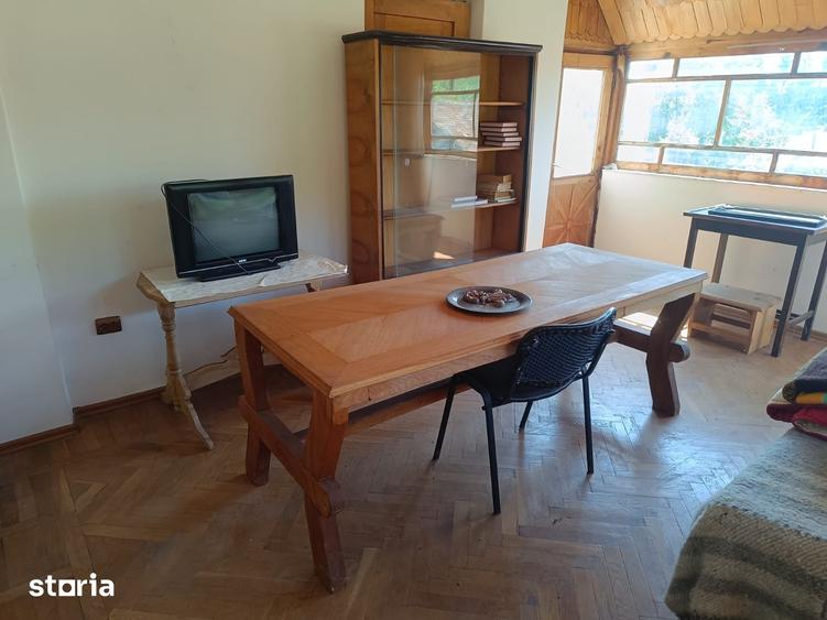 Casă cu 8 camere cu Teren 1584 Mp în Central