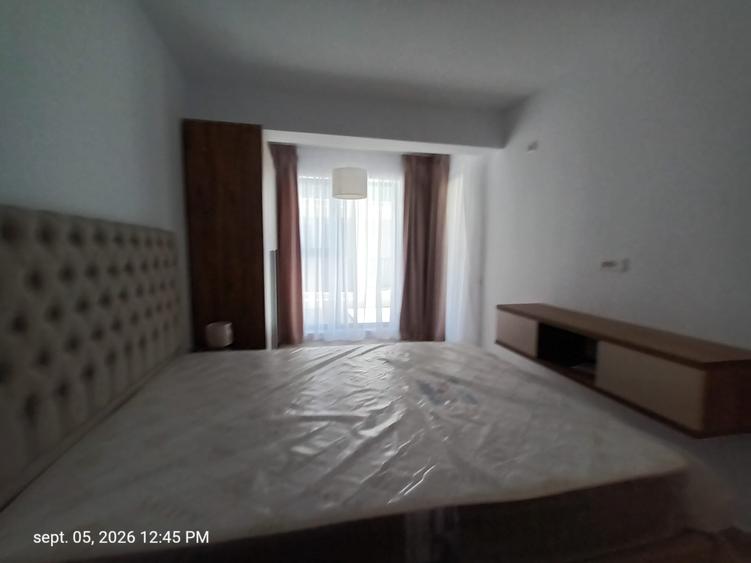 Apartament cu 3 camere semidecomandat în Otopeni