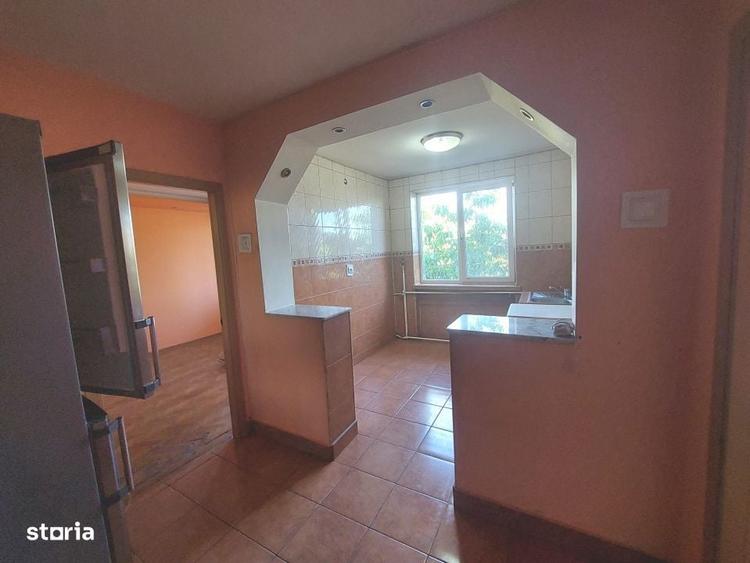 Apartament cu 3 camere semidecomandat în Titulescu