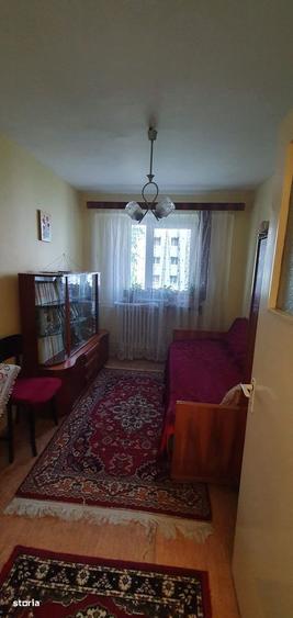 Apartament cu 3 camere decomandat, mobilat în Central