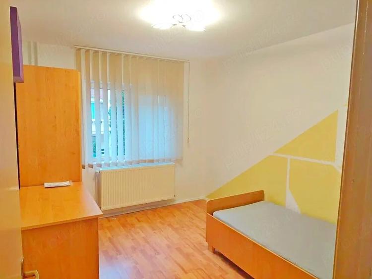Apartament cu 3 camere decomandat în Bucovina