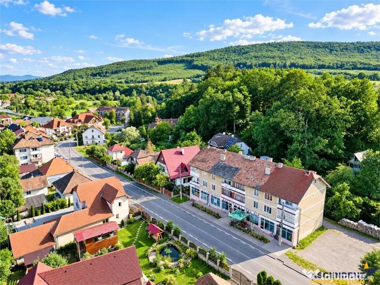 Apartament cu 3 camere decomandat în Malnaș