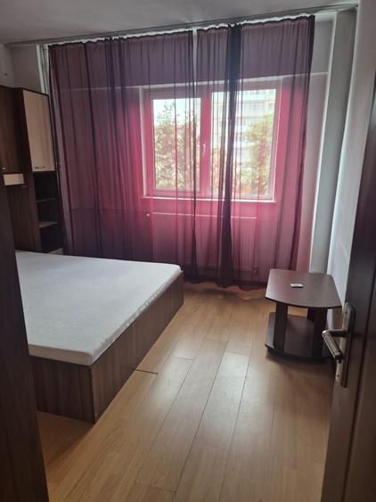 Apartament cu 2 camere semidecomandat în Ostroveni