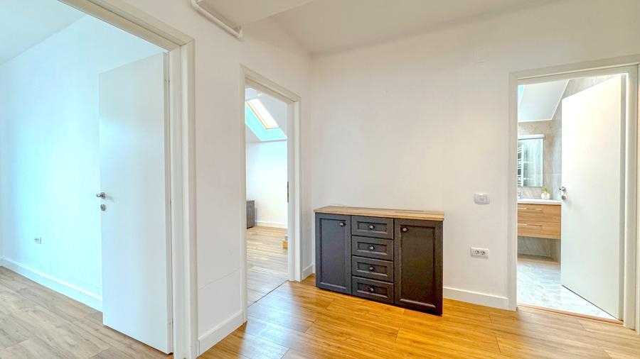Penthouse cu 3 camere nedecomandat, mobilat în Gemenii