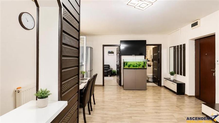 Apartament cu 2 camere nedecomandat în Tractorul