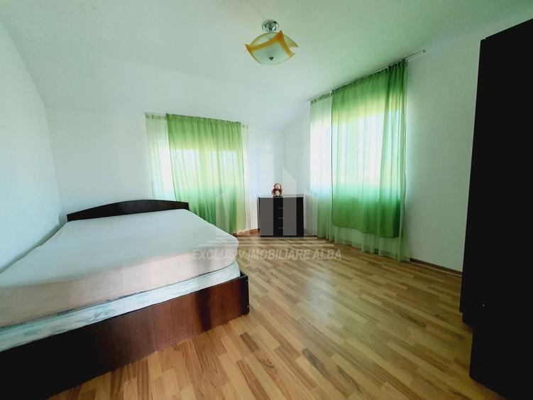 Casă individuală cu 4 camere cu Canalizare în Cetate