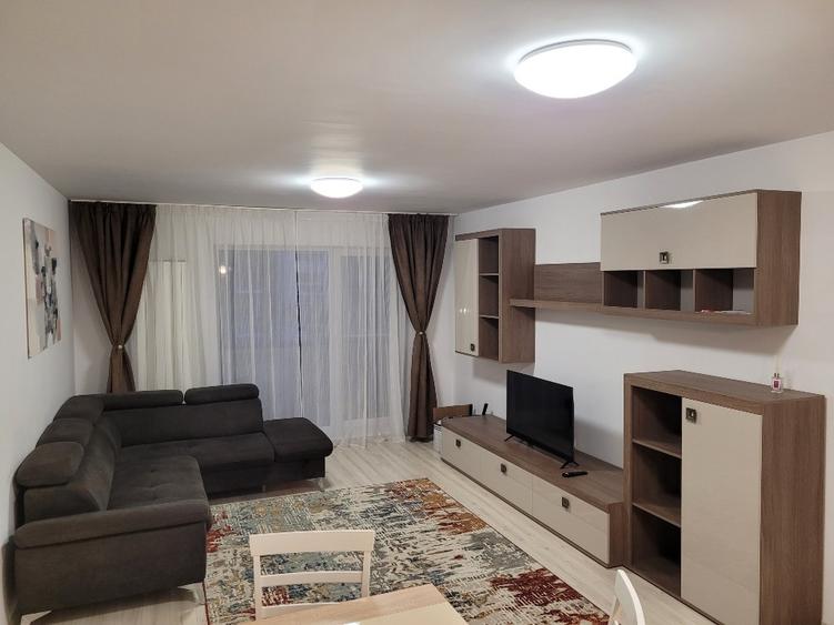 Apartament cu 2 camere decomandat în Tractorul