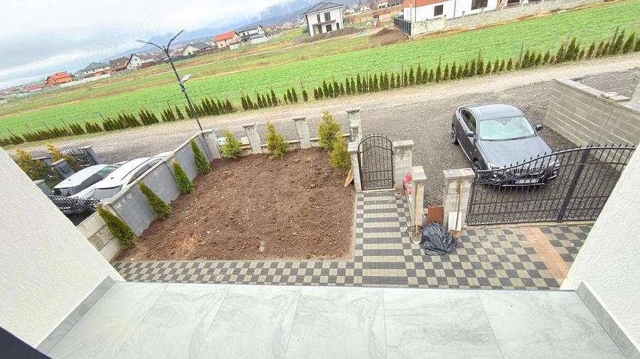 Casă cu Teren 511 Mp în Cristian