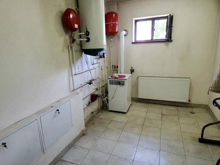 Casă individuală cu 7 camere cu Canalizare în Băneasa