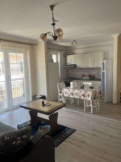 Apartament cu 3 camere semidecomandat în Braytim