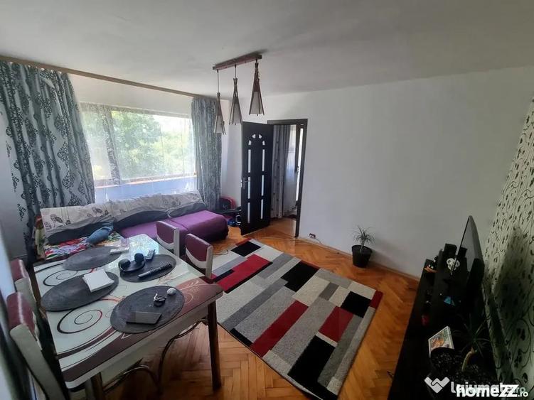 Apartament cu 2 camere nedecomandat în Km 4
