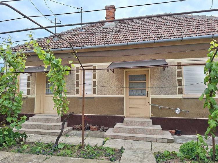 Casă cu 4 camere în Șimand