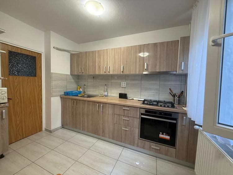 Apartament cu 3 camere decomandat, mobilat în Brâncoveanu