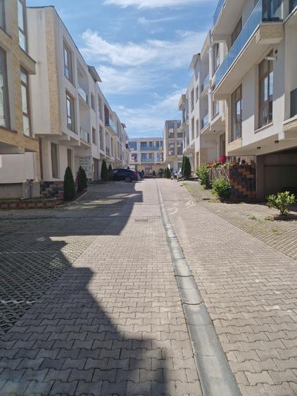 Apartament cu 2 camere decomandat în Est