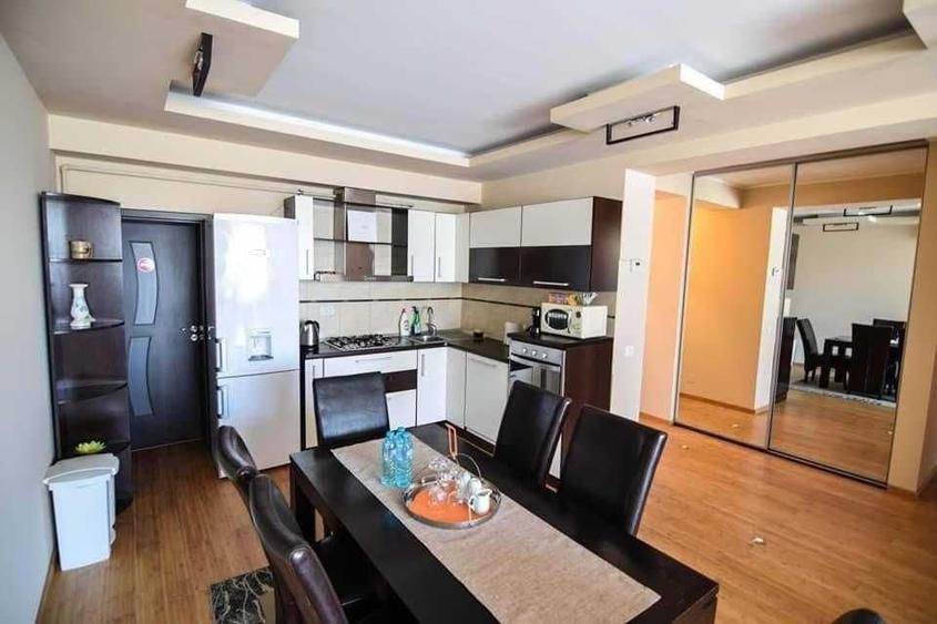 Apartament cu 3 camere decomandat în Exterior Vest