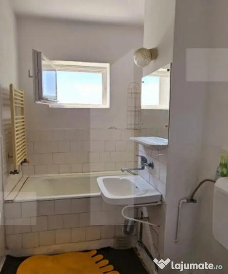 Apartament cu 3 camere decomandat în Simeria