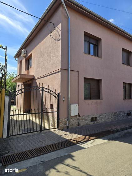 Casă cu 8 camere cu Teren 220 Mp în Mureșel