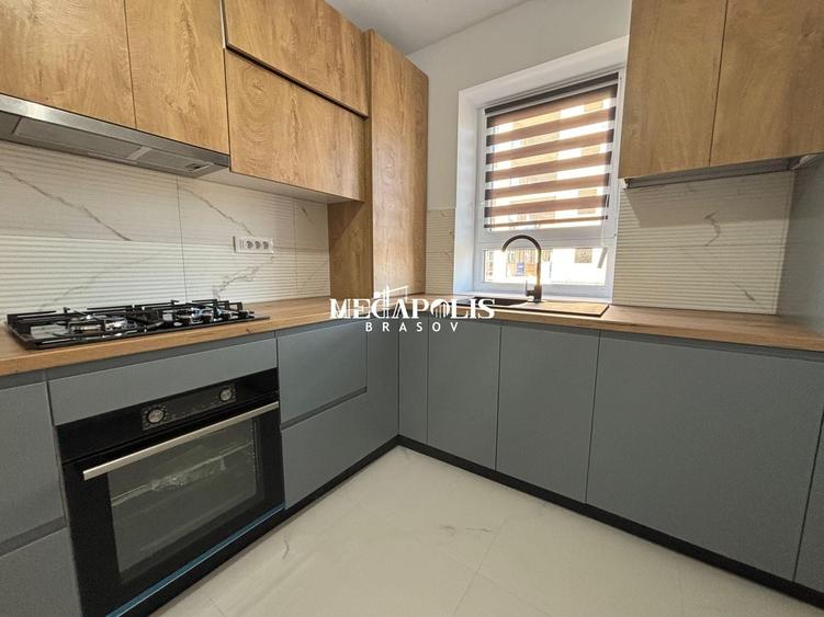 Apartament cu 3 camere decomandat în Tractorul
