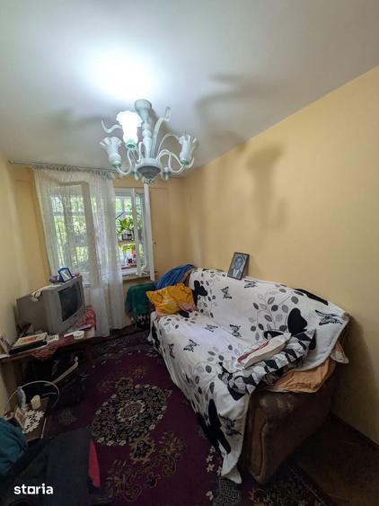 Apartament cu 3 camere decomandat în Calea București