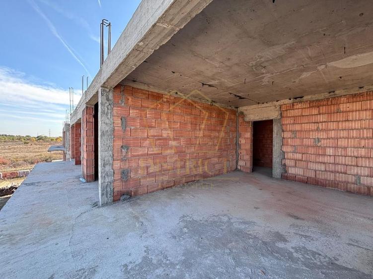 Apartament cu 4 camere decomandat în Buziașului