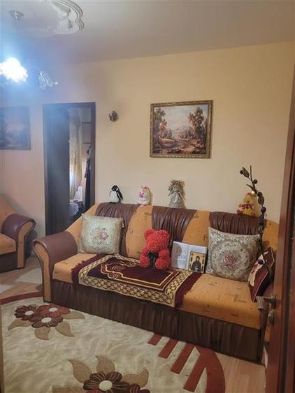 Apartament cu 3 camere nedecomandat în 9 Mai