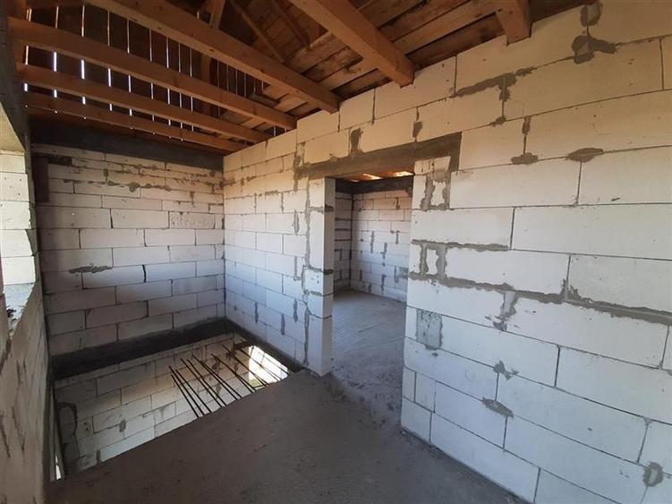 Apartament cu 7 camere decomandat în Murighiol