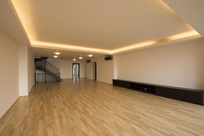 Penthouse cu 5 camere decomandat, mobilat în Herăstrău