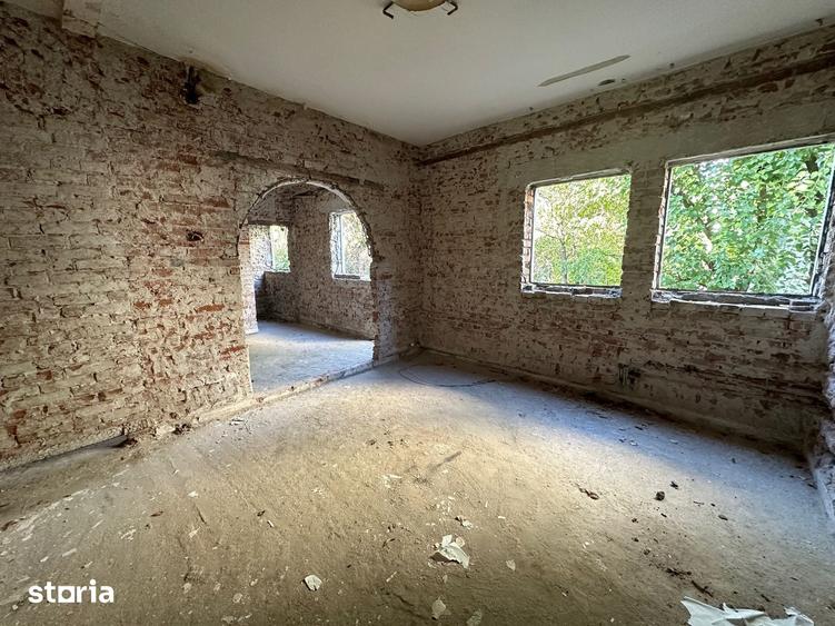 Casă cu 7 camere cu Teren 232 Mp în Floreasca