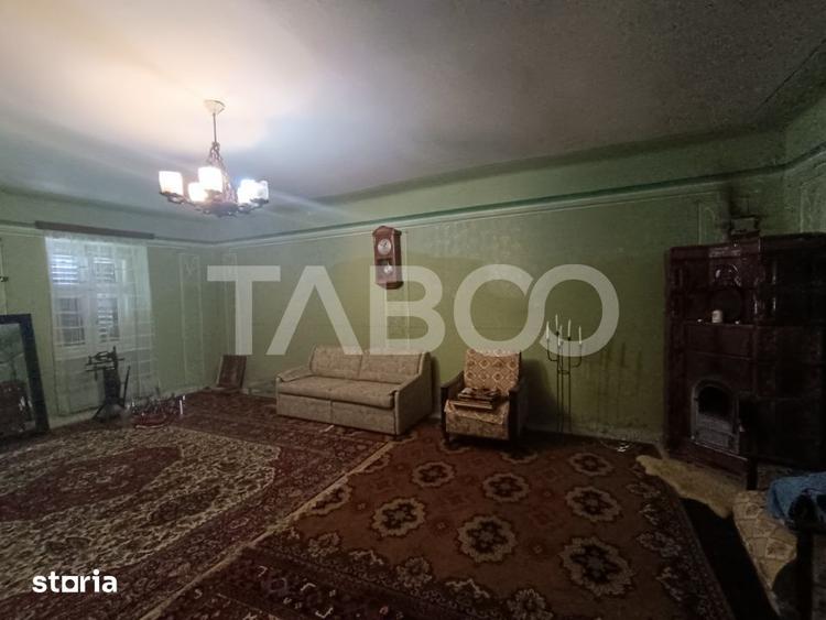 Casă cu 4 camere cu Teren 300 Mp în Roșia