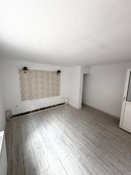 Casă individuală cu 6 camere cu Canalizare în Central