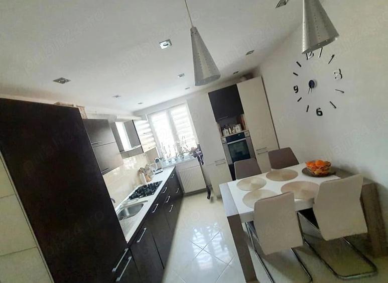 Apartament cu 3 camere semidecomandat, mobilat în Libertății