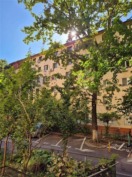 Apartament cu 2 camere semidecomandat în Brâncoveanu