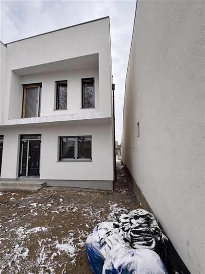 Duplex cu 5 camere cu Canalizare în Cantemir