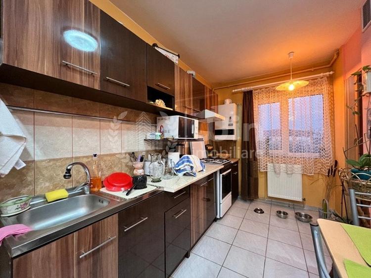 Apartament cu 3 camere decomandat, mobilat în Între Lacuri