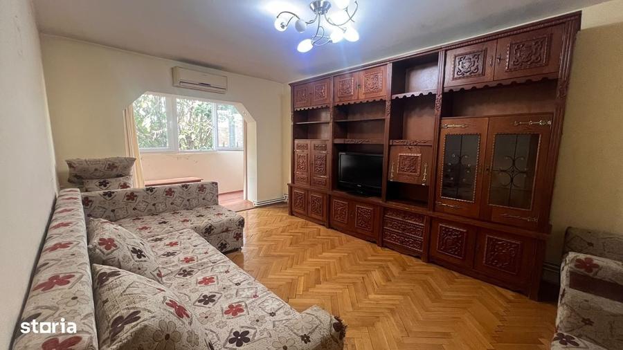 Apartament cu 4 camere decomandat în Central