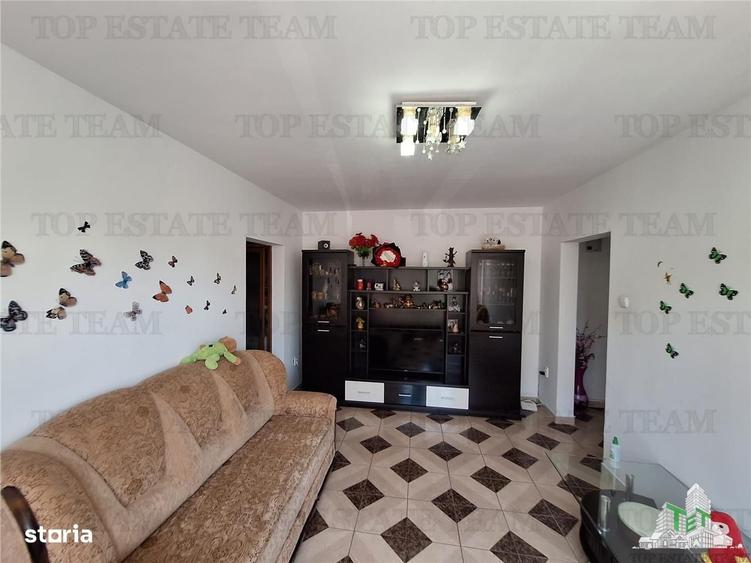 Apartament cu 3 camere semidecomandat, mobilat în Hipodrom