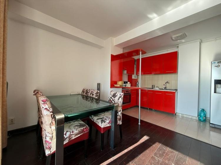 Apartament cu 3 camere, mobilat în Central