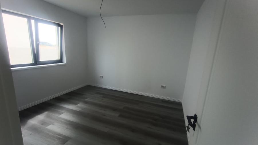 Casă individuală cu 4 camere cu Canalizare în Cârcea