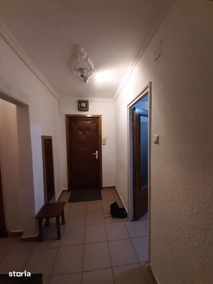 Apartament cu 3 camere în Cetate