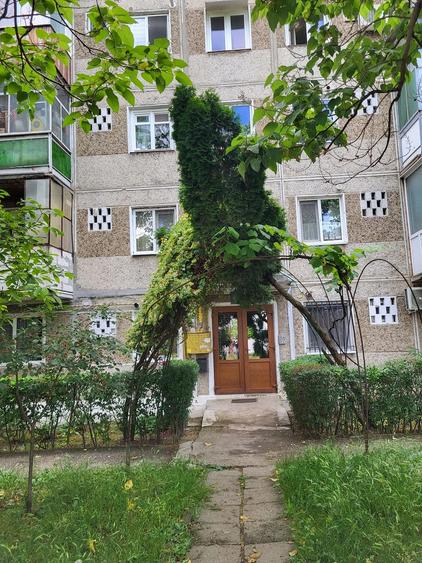Apartament cu 2 camere semidecomandat, mobilat în Tipografilor