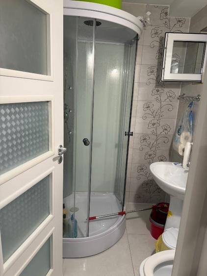 Apartament cu 4 camere semidecomandat în Central