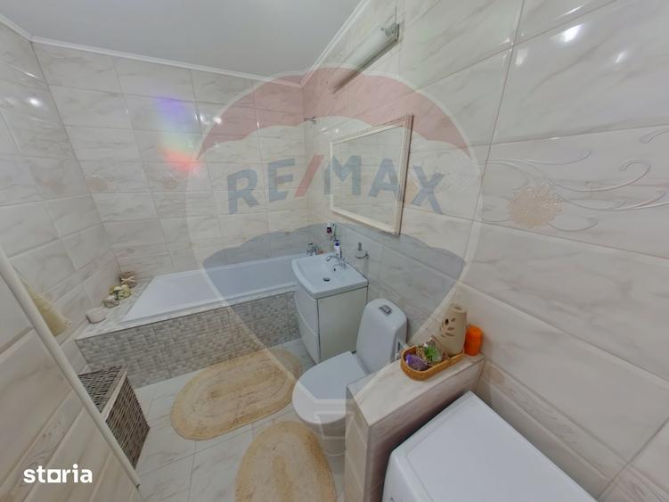 Apartament cu 4 camere de vanzare, Pia?a 1 Decembrie 1918 - 2
