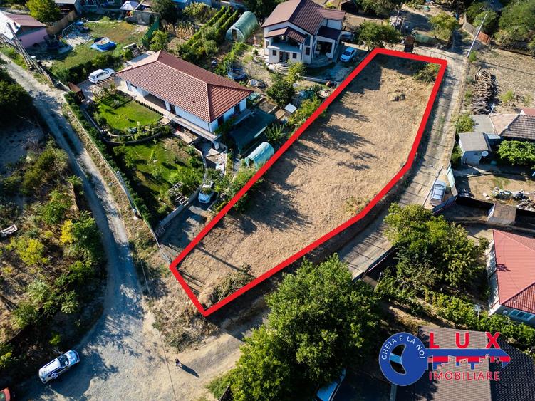 Teren Construcții intravilan de 811 mp, în Mineri